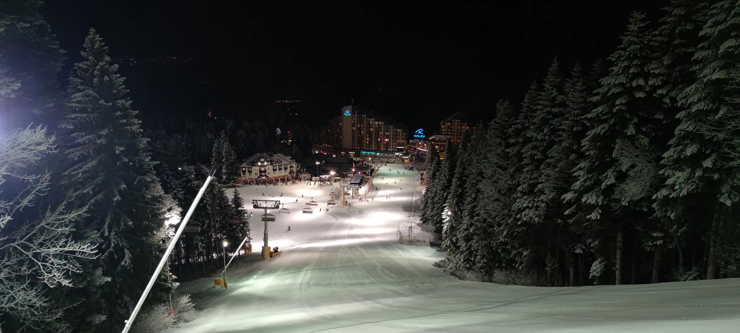 'Popangelov' slope seen from the ridge at night